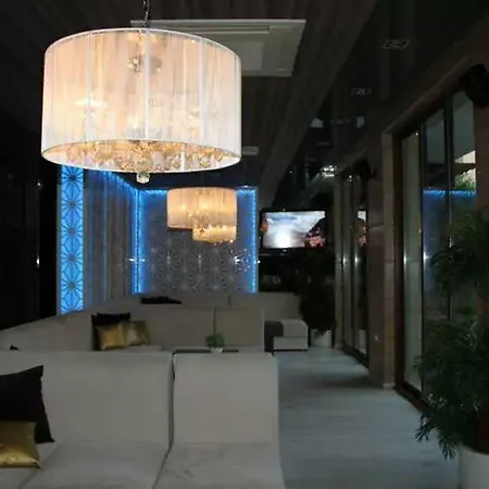 מלון דירות Harmony Palace 4*